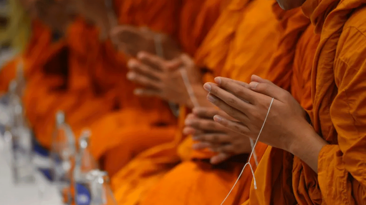 Buddhist Monks: బౌద్ధ సాధువుల‌తో శృంగారం.. వీడియోలు, ఫోటోల‌తో బ్లాక్ మెయిల్