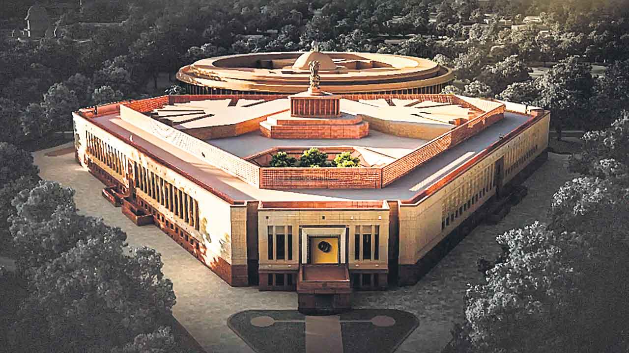 Monsoon Session | దద్దరిల్లిన ఉభయసభలు.. ఉగ్రదాడి, ఓటర్‌ జాబితాపై చర్చకు ప్రతిపక్షాల డిమాండ్‌..!