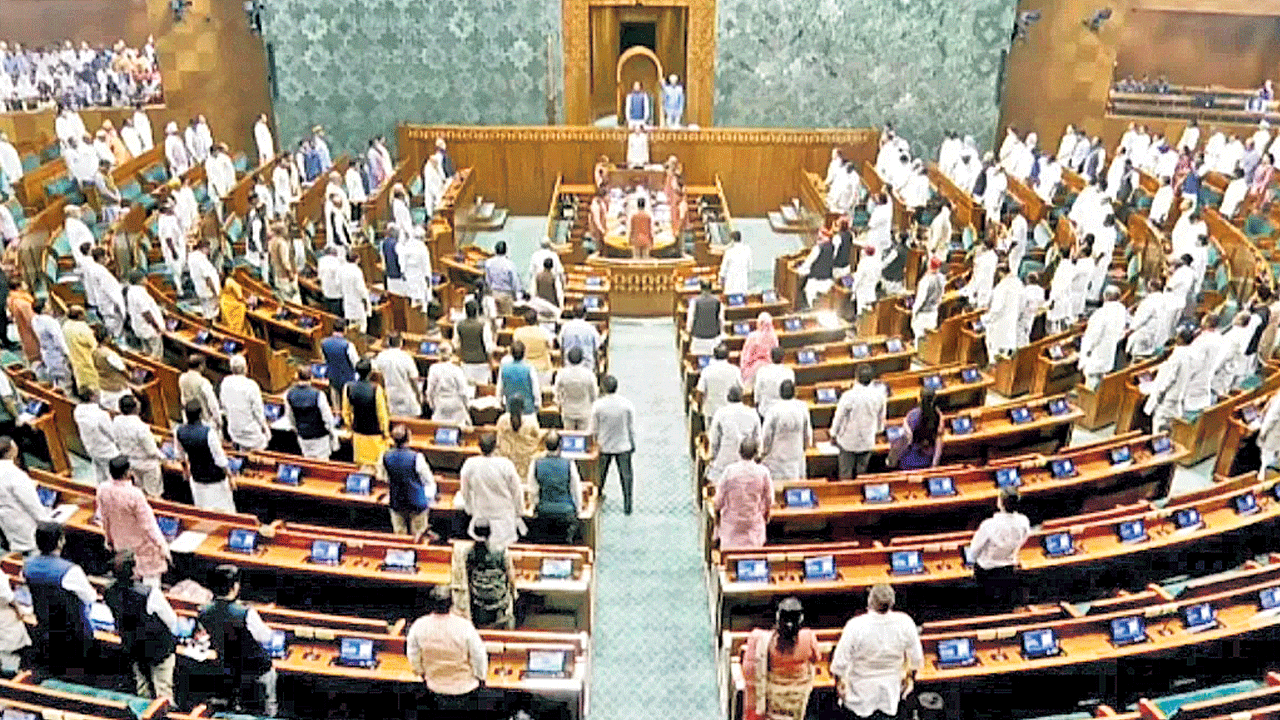 పహల్గాంపై దద్దరిల్లిన పార్లమెంట్‌.. చర్చకు పట్టుబట్టిన విపక్షాలు