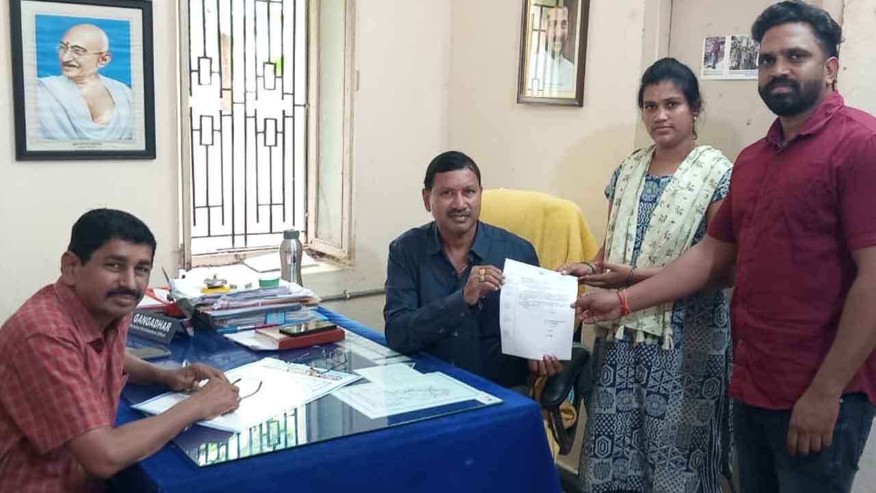 Jagithyala | పెండింగ్ జీతాలు చెల్లించాలని ఎంపీడీఓకు వినతి