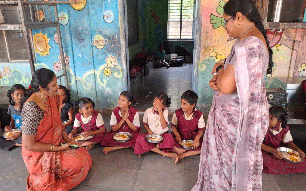 Tripuraram : విద్యార్థుల‌కు నాణ్యమైన భోజనం అందించాలి : ఎంపీడీఓ విజయకుమారి