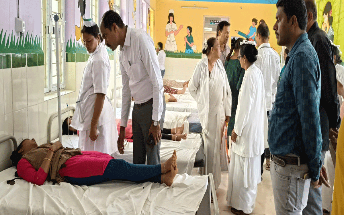 Devarakonda Rural : ముదిగొండ గిరిజన బాలికల ఆశ్రమ పాఠశాలలో ఫుడ్ పాయిజన్.. 13 మందికి అస్వ‌స్థ‌త‌