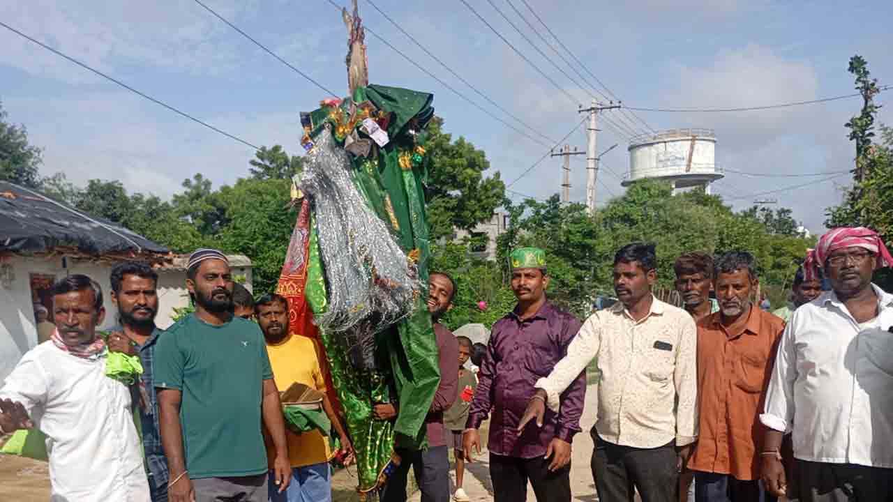 గ్రామాల్లో మొదలైన పీర్ల సంబురాలు..