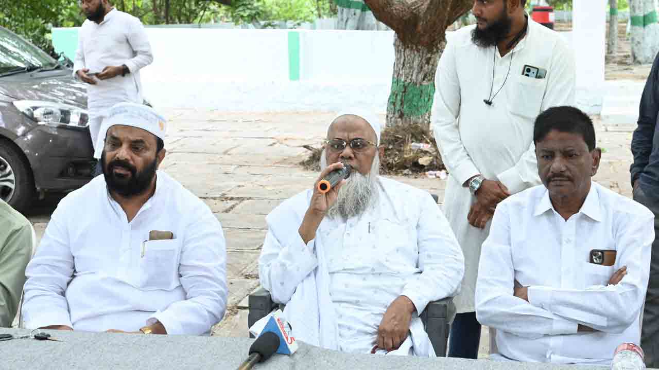 వక్ఫ్‌బోర్డు భూమిలో రోడ్డు నిర్మించొద్దు