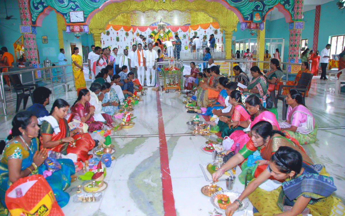 Nakrekal : షిరిడి సాయిబాబా సంస్థాన్ ట్రస్ట్ నకిరేకల్ ఆధ్వర్యంలో ఘ‌నంగా గురు పౌర్ణమి వేడుకలు