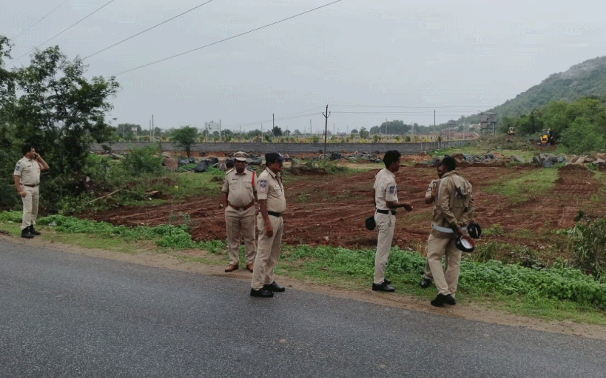 Nilagiri : భారీ బందోబస్తు న‌డుమ‌ ల‌తీఫ్‌సాబ్ ఘాట్‌రోడ్డు ప‌నులు ప్రారంభం