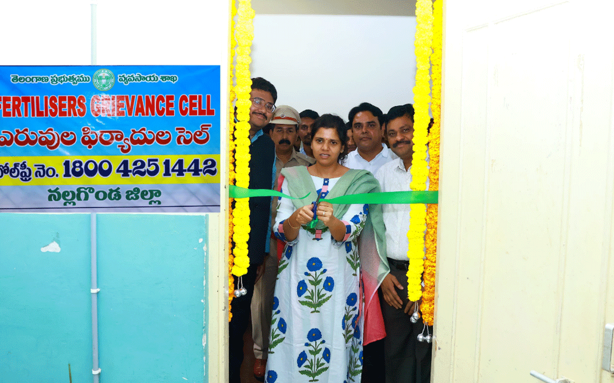 Nalgonda : యూరియాను దారి మళ్లిస్తే క్రిమినల్ కేసులు : కలెక్టర్ ఇలా త్రిపాఠి