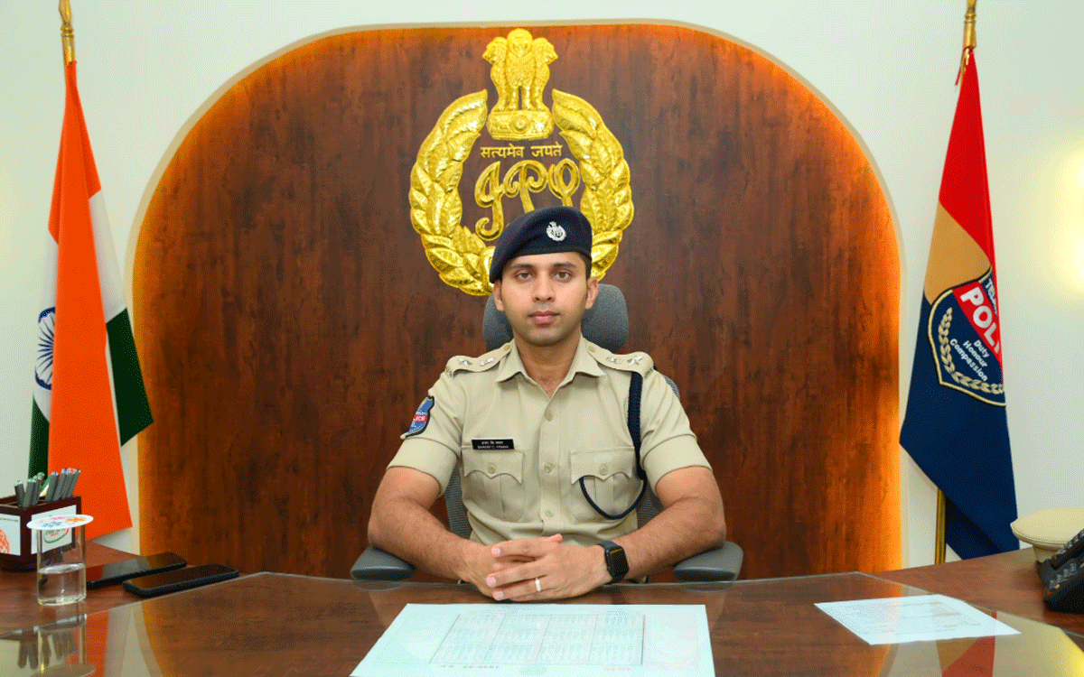 Nalgonda : భారీ వర్షాల నేపథ్యంలో ప్రజలు అప్రమత్తంగా ఉండాలి : ఎస్పీ శరత్ చంద్ర పవార్