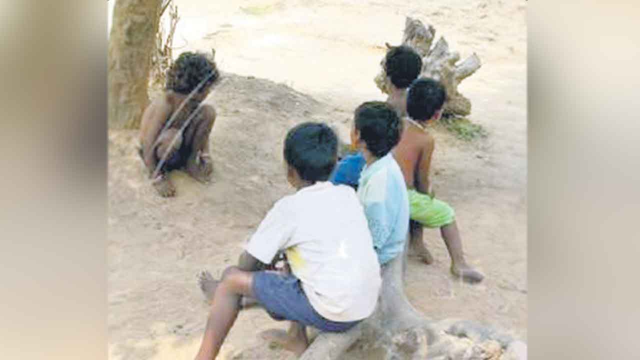 Orphans | అనాథలకేదీ భరోసా.. ఆయుస్మాన్ కార్డులకు నోచుకోని చిన్నారులు