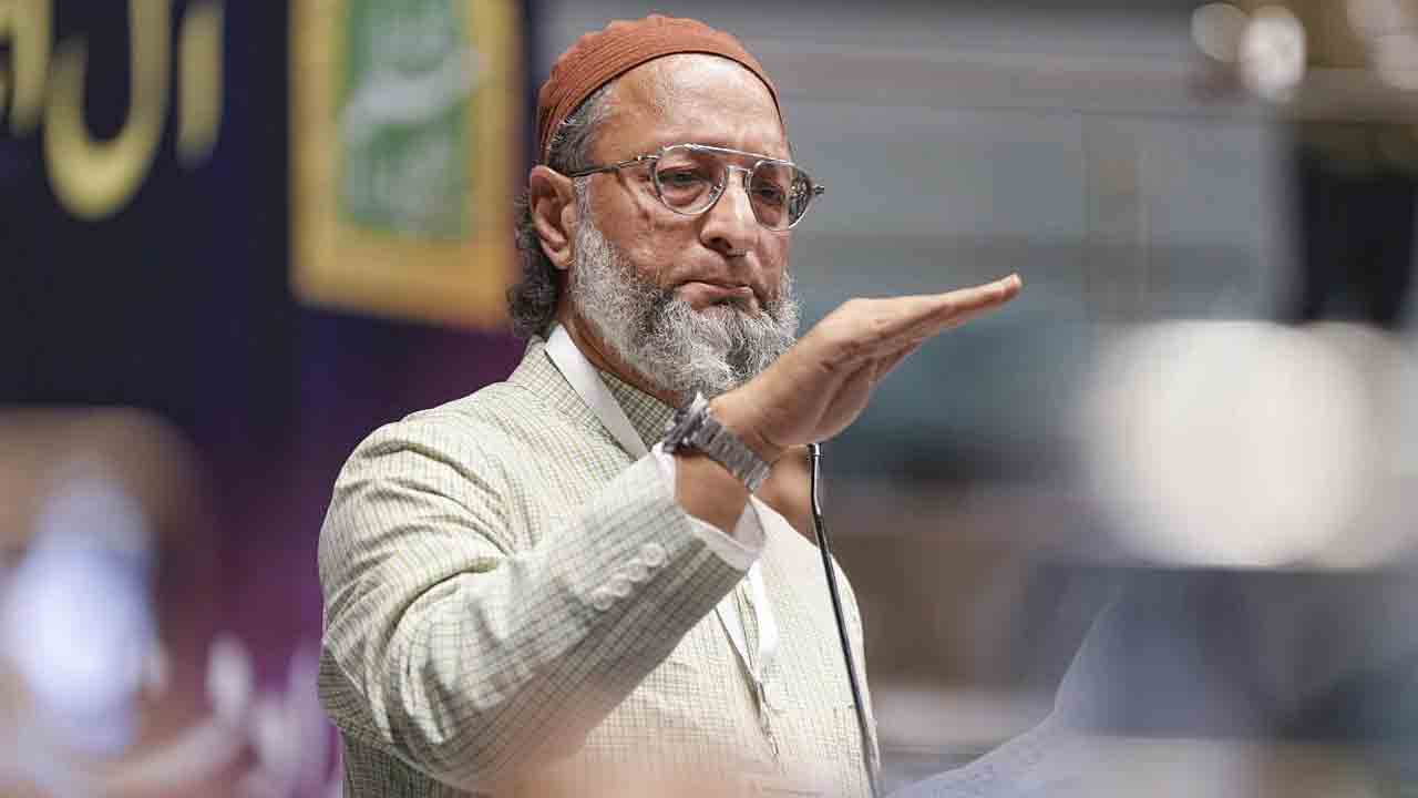 Asaduddin Owaisi | విదేశీ ఓటర్లు దొరికారు సరే.. ‘పహల్గాం’ ఉగ్రవాదులను ఎందుకు వదిలేశారు..!