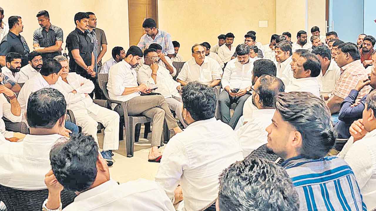 కౌశిక్‌రెడ్డికి అండగా బీఆర్‌ఎస్‌ శ్రేణులు