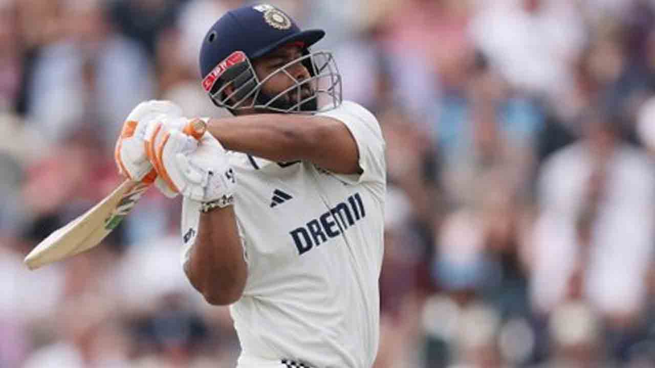 IND vs ENG | పాదం నొప్పిని భరిస్తూనే ఫిఫ్టీ.. కాసేపటికే బౌల్డ్ అయిన పంత్