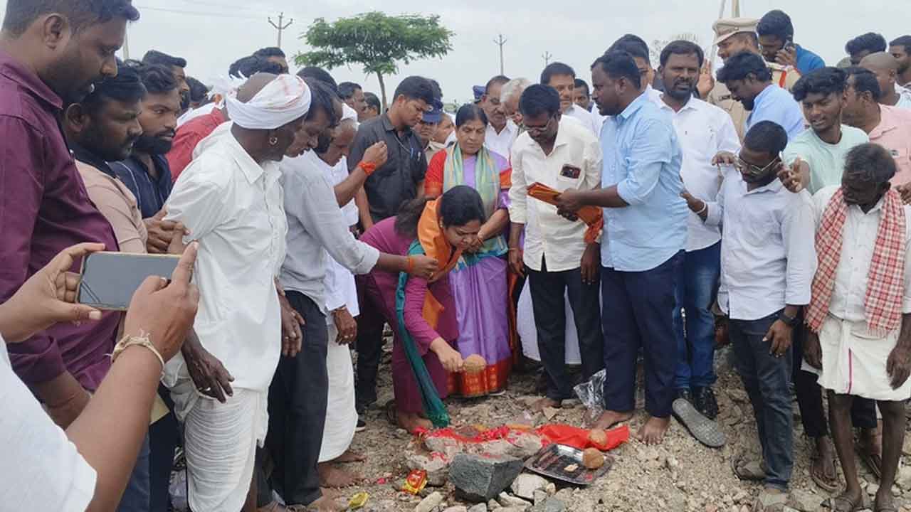 MLA Parnika Reddy | మరికల్‌లో కల్వర్టును ప్రారంభించిన ఎమ్మెల్యే చిట్టెం పర్ణికా రెడ్డి