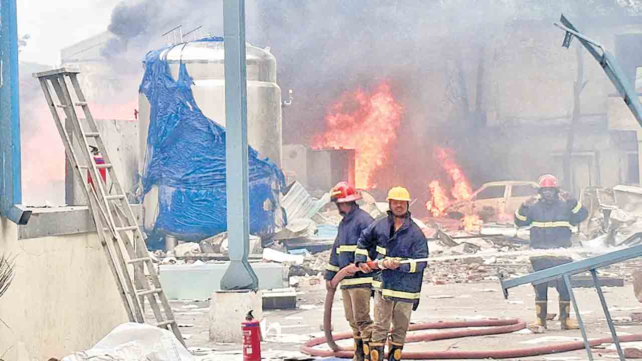 Pashamylaram | పెనువిషాదం.. రియాక్టర్ పేలుడుతో 12 మంది దుర్మరణం.. కుప్పకూలిన మూడంతస్థుల భవనం