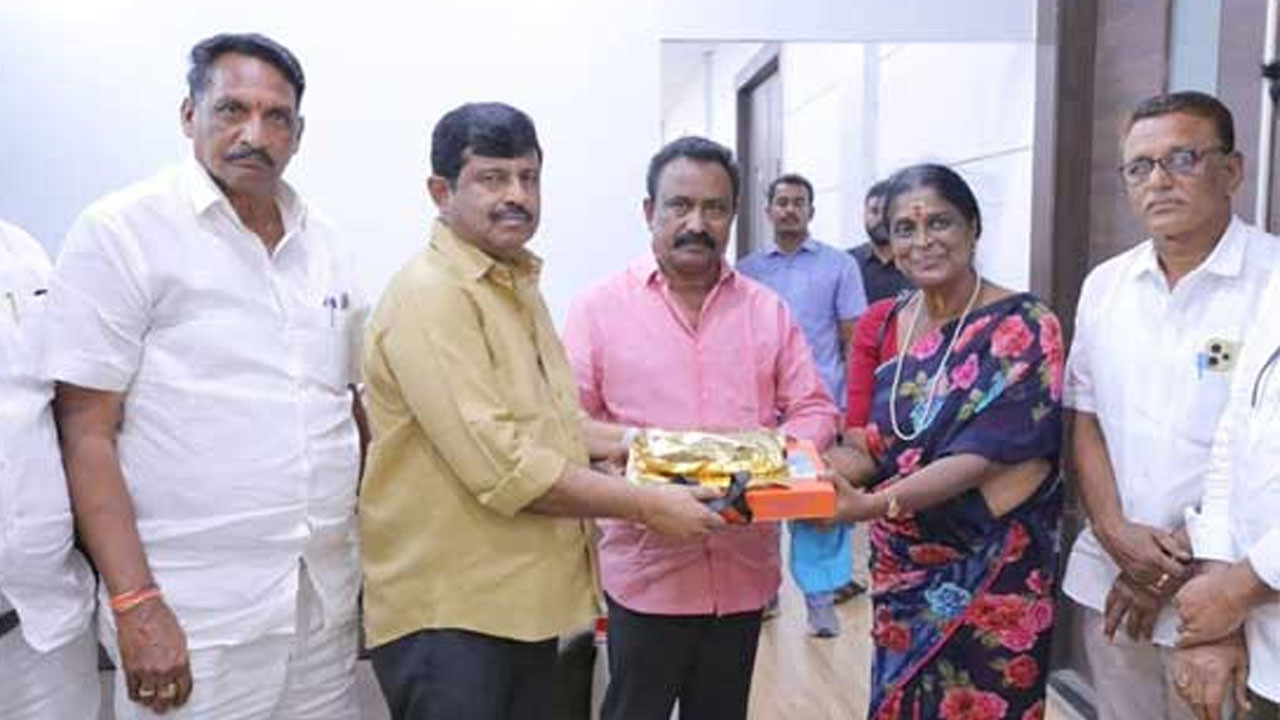 Pawan Kalyan | పాకీజాకి ప‌వ‌న్ క‌ళ్యాణ్ ఆర్ధిక సాయం.. జీవితాంతం రుణ‌ప‌డి ఉంటానంటూ కామెంట్