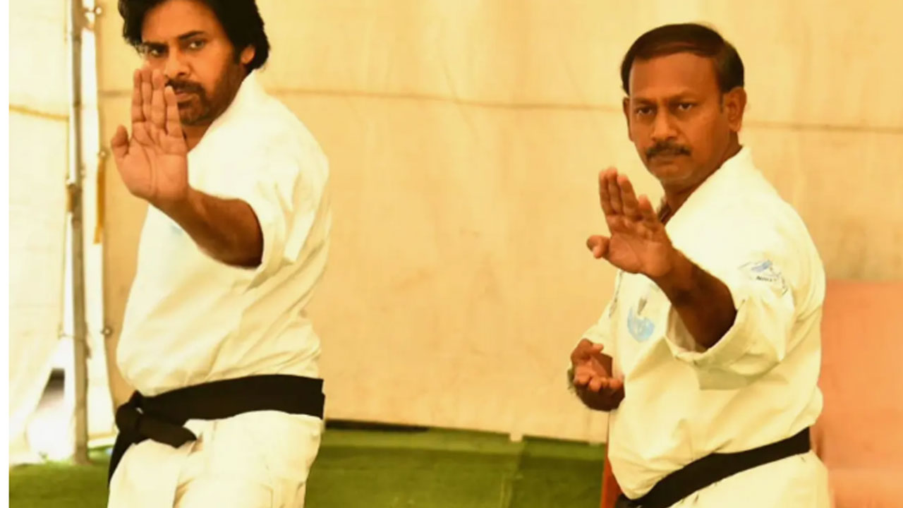 Pawan Kalyan | 35 ఏళ్లు వెన‌క్కి వెళ్లిన ప‌వ‌న్ క‌ళ్యాణ్..క‌రాటేలో త‌న‌క‌న్నా సీనియ‌ర్‌తో పాత రోజులని గుర్తు చేసుకుంటూ..