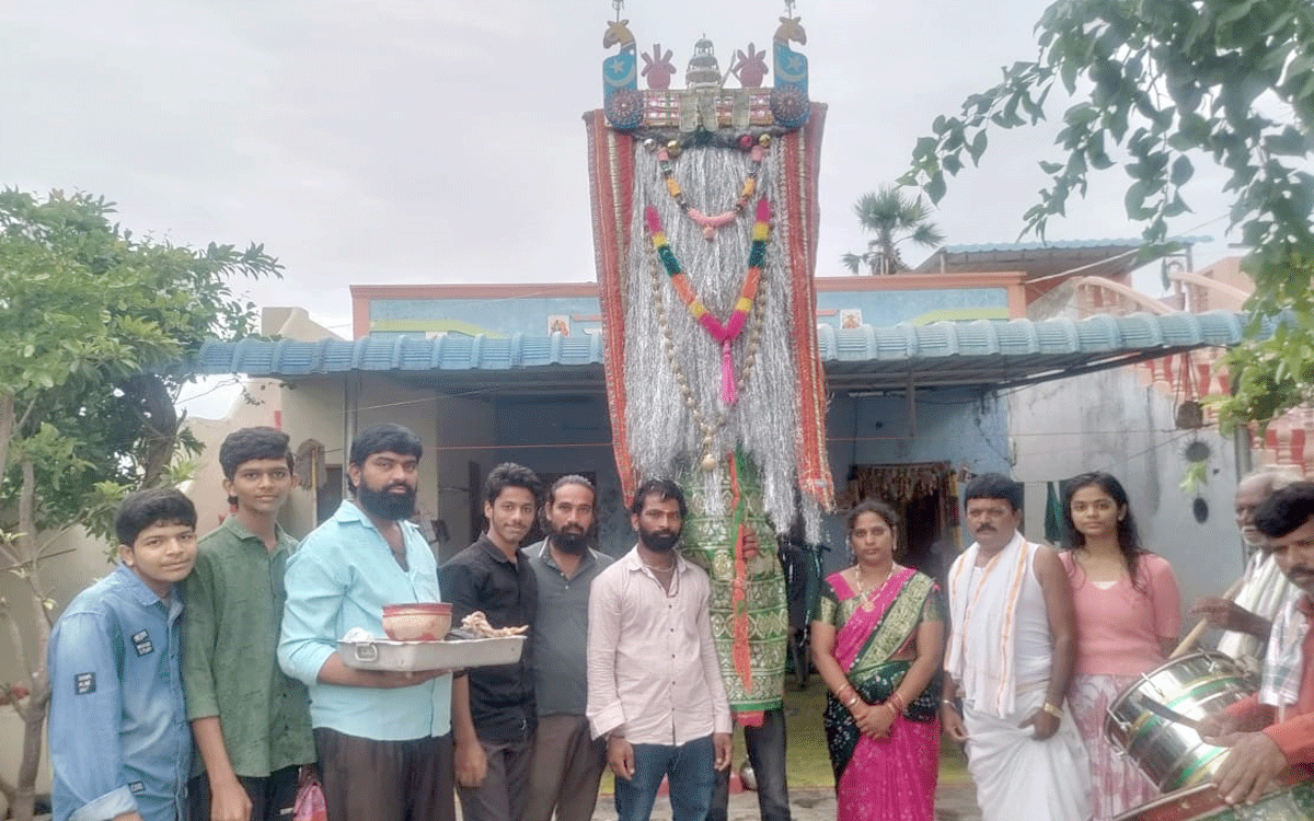 Kattangur : క‌ట్టంగూర్ మండ‌లంలో ఘనంగా పీర్ల ఊరేగింపు