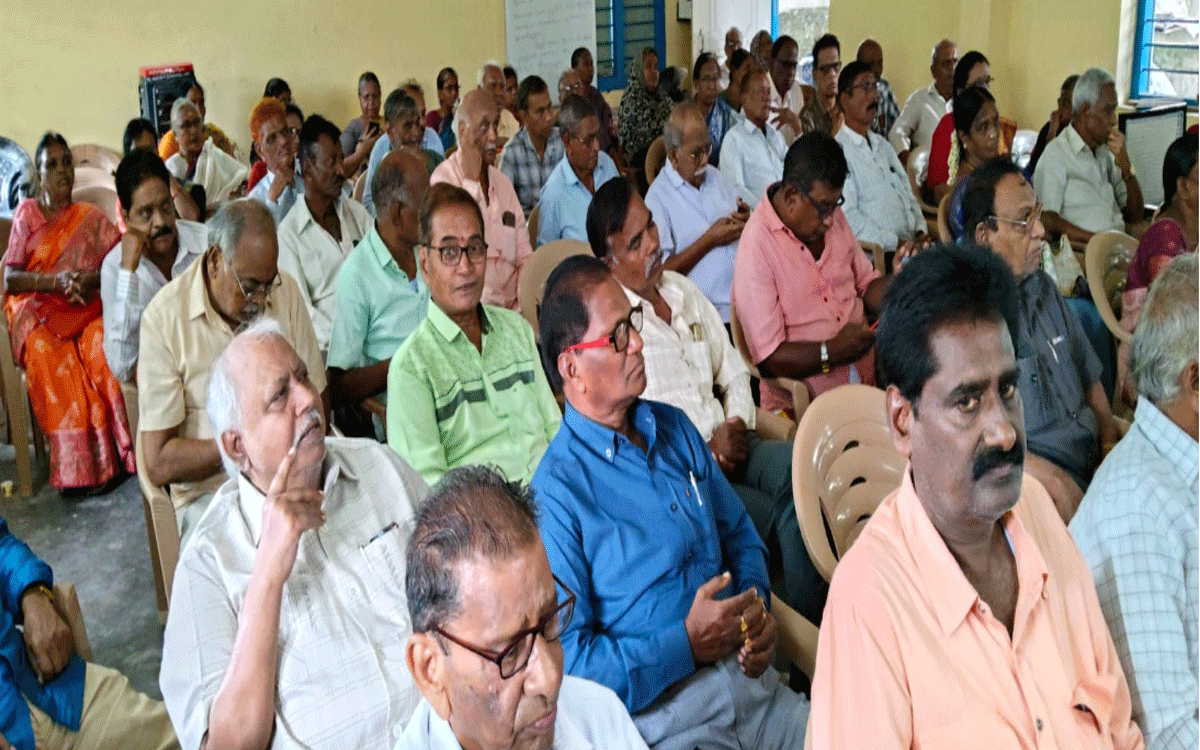 Kothagudem Urban : పెండింగ్ డీఏలు చెల్లించాలి : ఎల్‌.రాములు