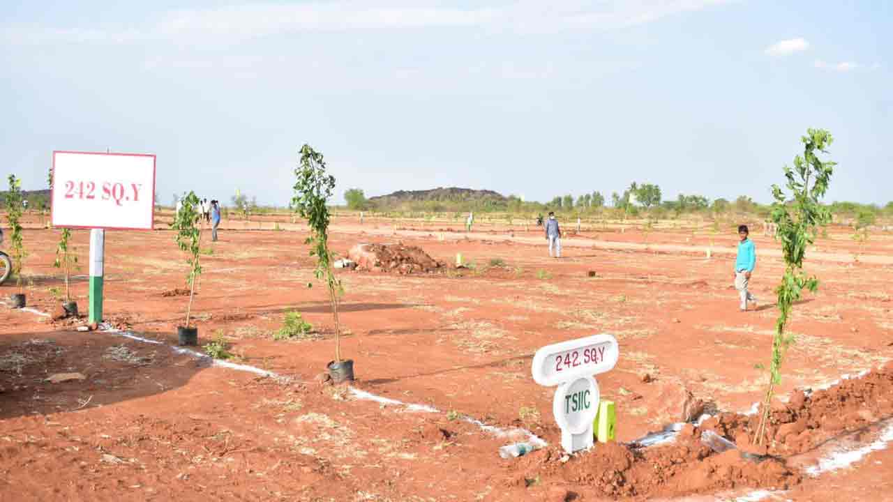 Pharma City | ఫార్మాసిటీకి భూములు ఇచ్చిన రైతులకు రేపు ప్లాట్ల పంపిణీ