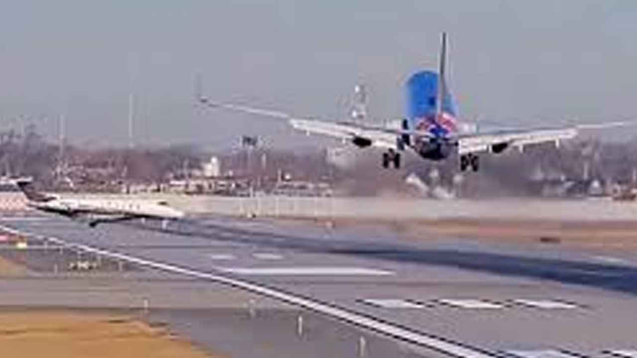 యుద్ధ విమానానికి ఎదురెళ్లిన మరో విమానం.. అమెరికాలో తృటిలో తప్పిన ఘోర ప్రమాదం