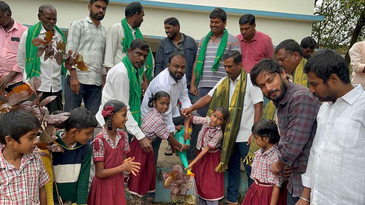 Gajwei | మొక్కలు నాటే సంస్కృతిని చిన్న నాటి నుండే అలవర్చుకోవాలి : రాజేశ్వర్ రావు