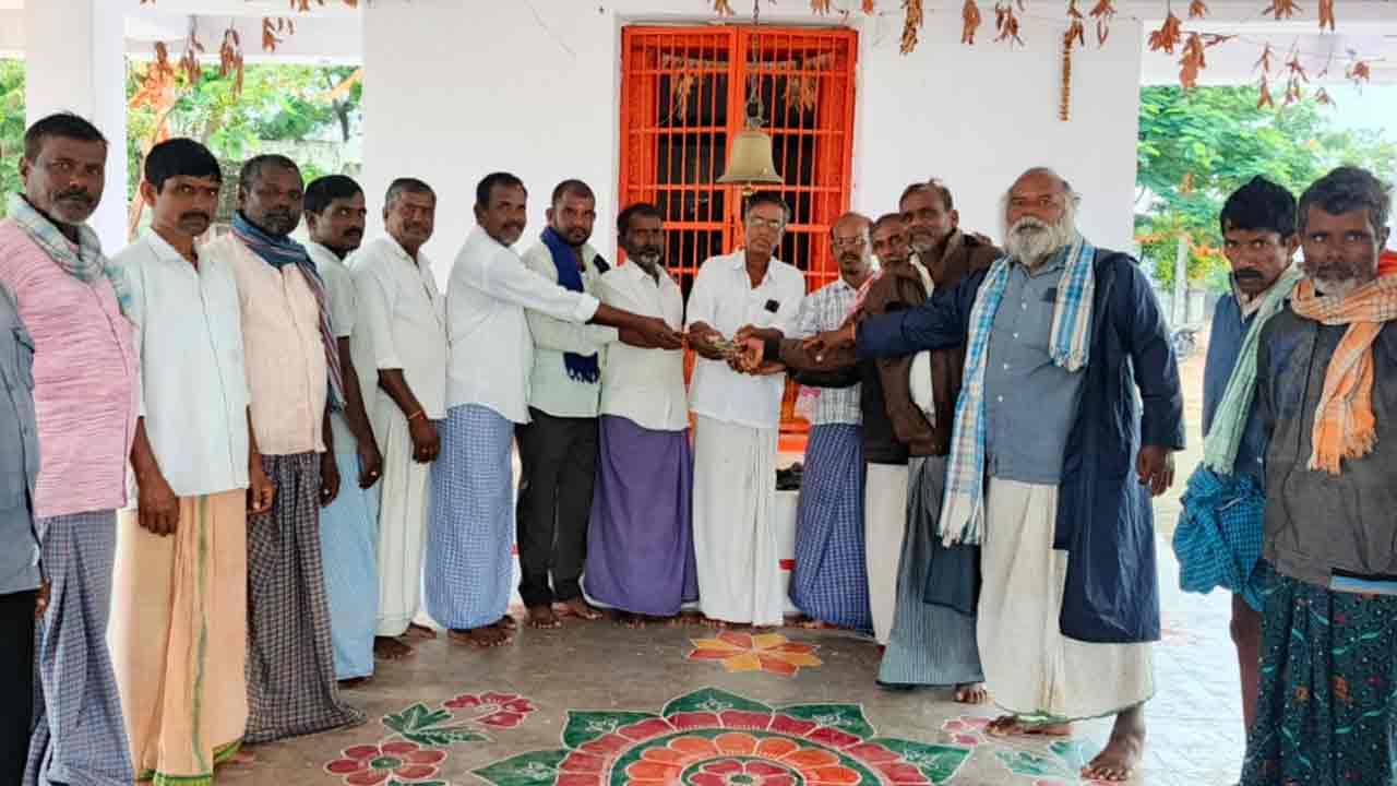 పోచ‌మ్మ త‌ల్లి ఆలయ నిర్మాణానికి రూ.1.2 లక్షల విరాళం