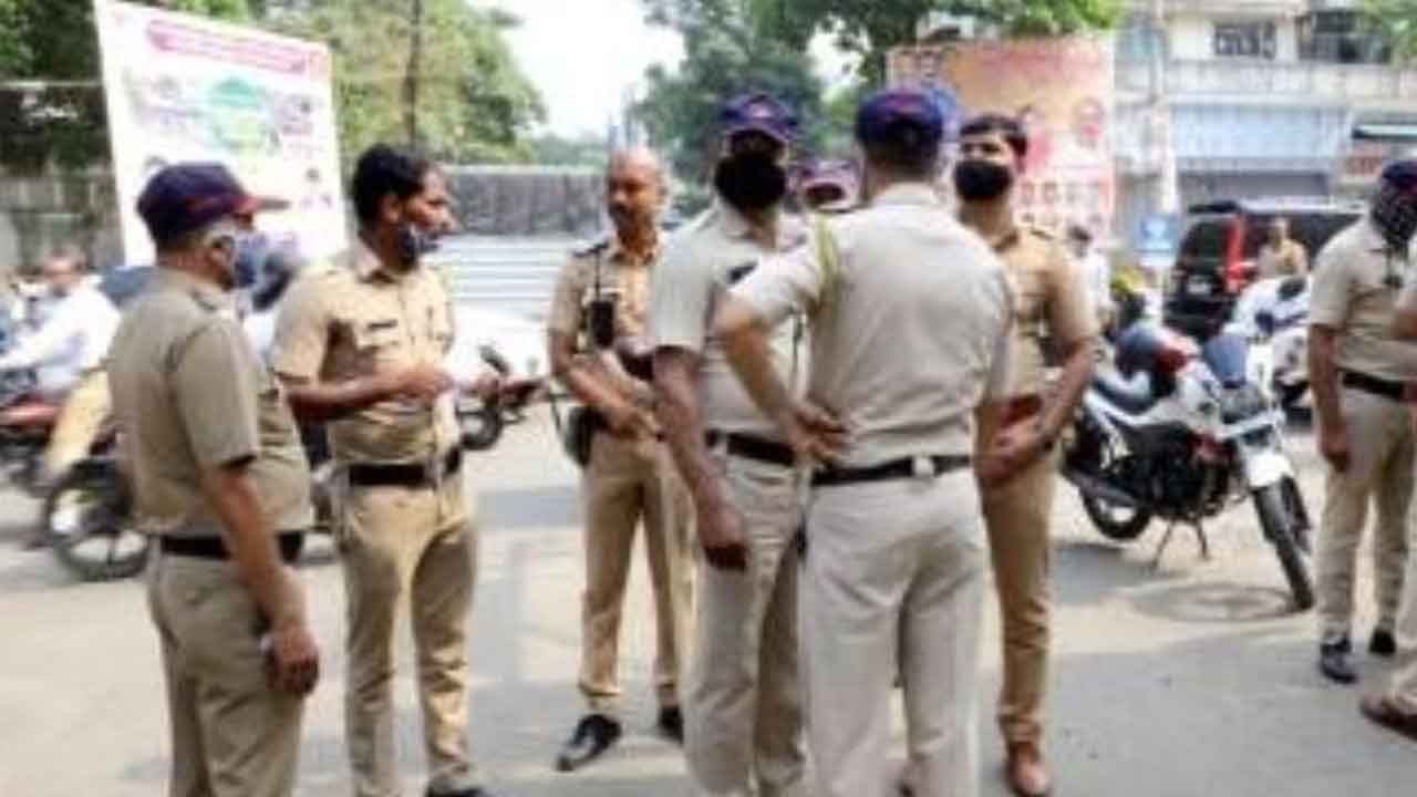 కారులోంచి లాగి బాలికపై అత్యాచారం.. మహిళల నుంచి బంగారం దోపిడీ.. బీజేపీ పాలిత మహారాష్ట్రలో దారుణం