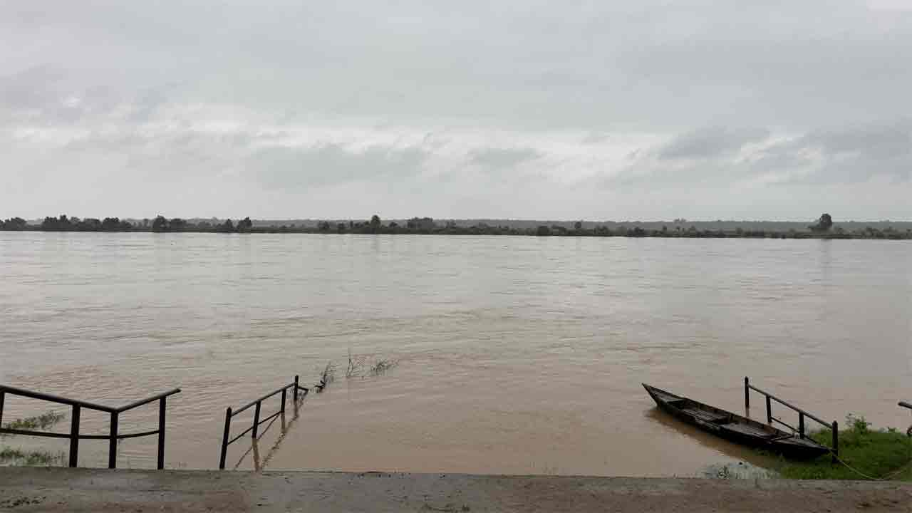Pranahita | భారీగా చేరిన వరదనీరు.. పరవళ్లు తొక్కుతున్న ప్రాణహిత