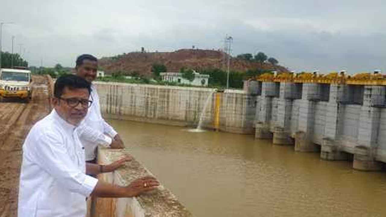 Putta Madhukar | నీటిని ఎత్తిపోసే అవకాశం ఉన్నా నిర్లక్ష్యం చేస్తున్నరు : పుట్ట మధుకర్