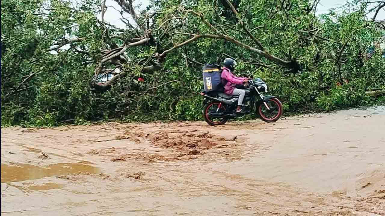Heavy Rain | రామాయంపేటలో భారీ వర్షం.. అన్నదాతల్లో సంతోషం