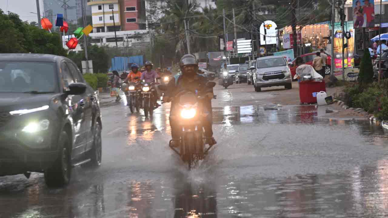 Rains | హైద‌రాబాద్‌లో ప‌లు ప్రాంతాల్లో దంచికొట్టిన వాన‌.. అత్య‌ధికంగా శేరిలింగంప‌ల్లిలో