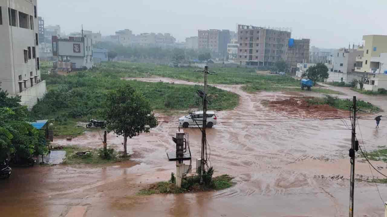 ఇబ్రహీంపట్నం నియోజకవర్గంలో భారీ వర్షం.. సంతోషం వ్యక్తం చేస్తున్న అన్నదాతలు..