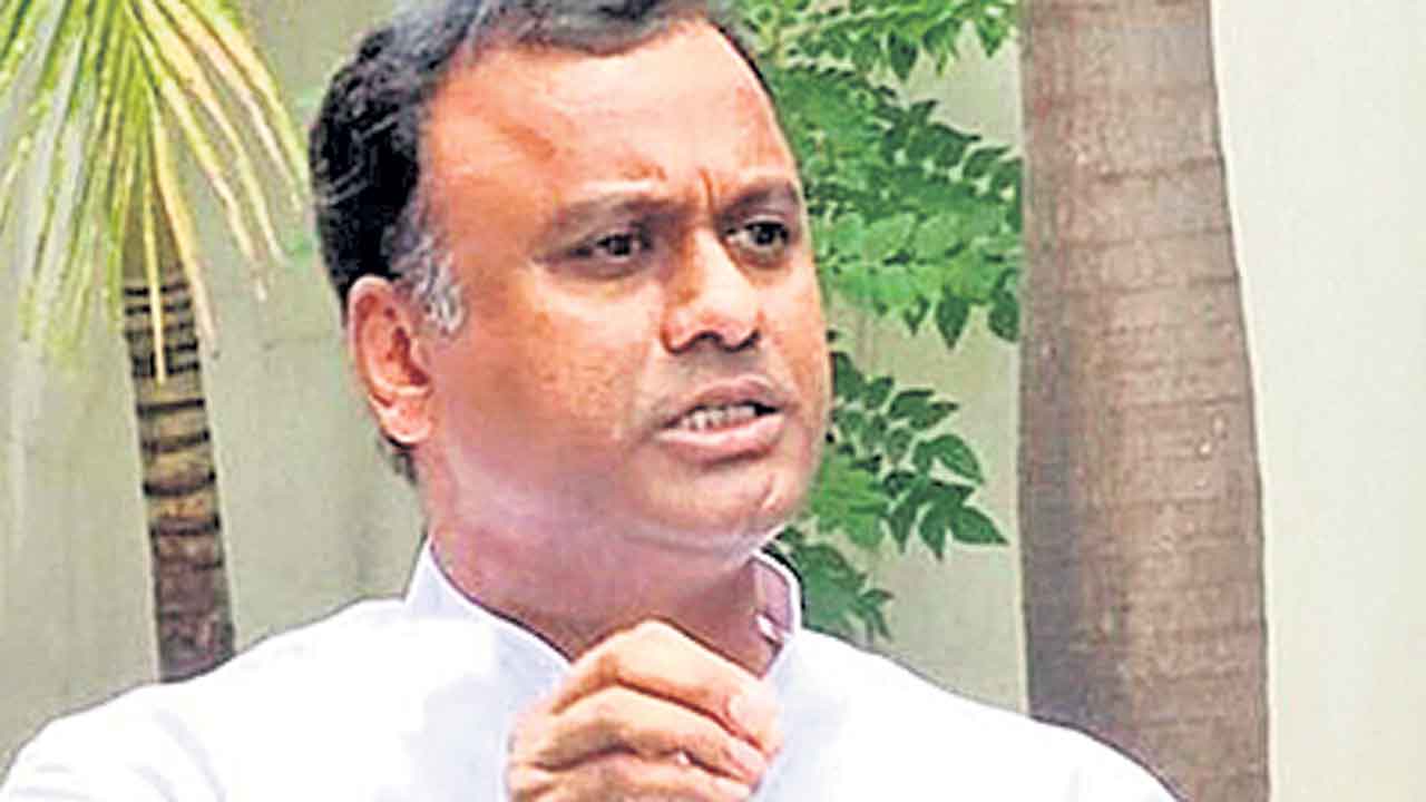 కాంగ్రెస్‌కు రాజగోపాల్‌రెడ్డి దూరం!