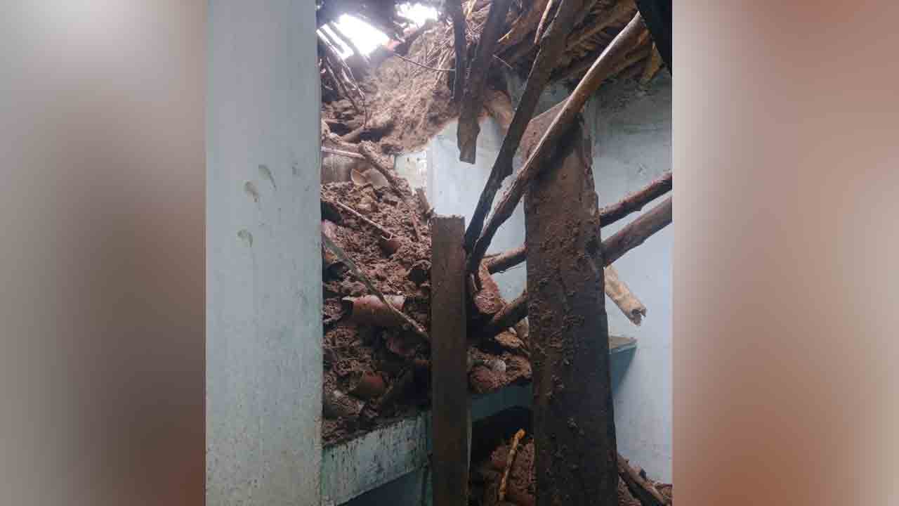 house collapse | వర్షాల ఎఫెక్ట్.. కూలిన రాజవ్వ ఇల్లు