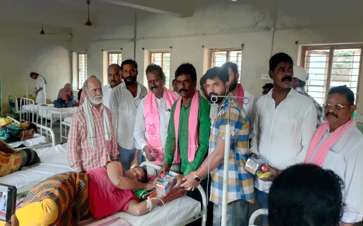 Yellandu : ఘ‌నంగా ఉద్యమ నేత దిండిగాల రాజేందర్ జ‌న్మ‌దిన వేడుక‌లు