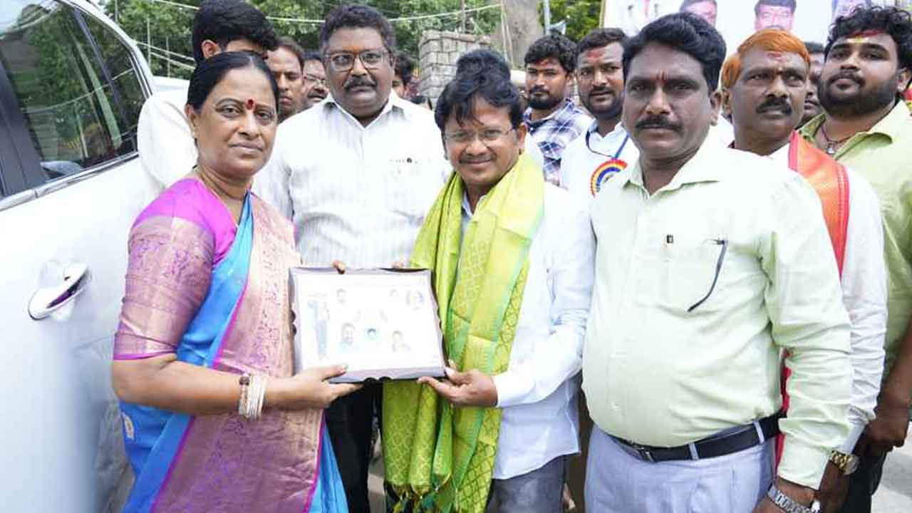 Hanumakonda | సింగారపు రాజుకు దళిత రత్న అవార్డు