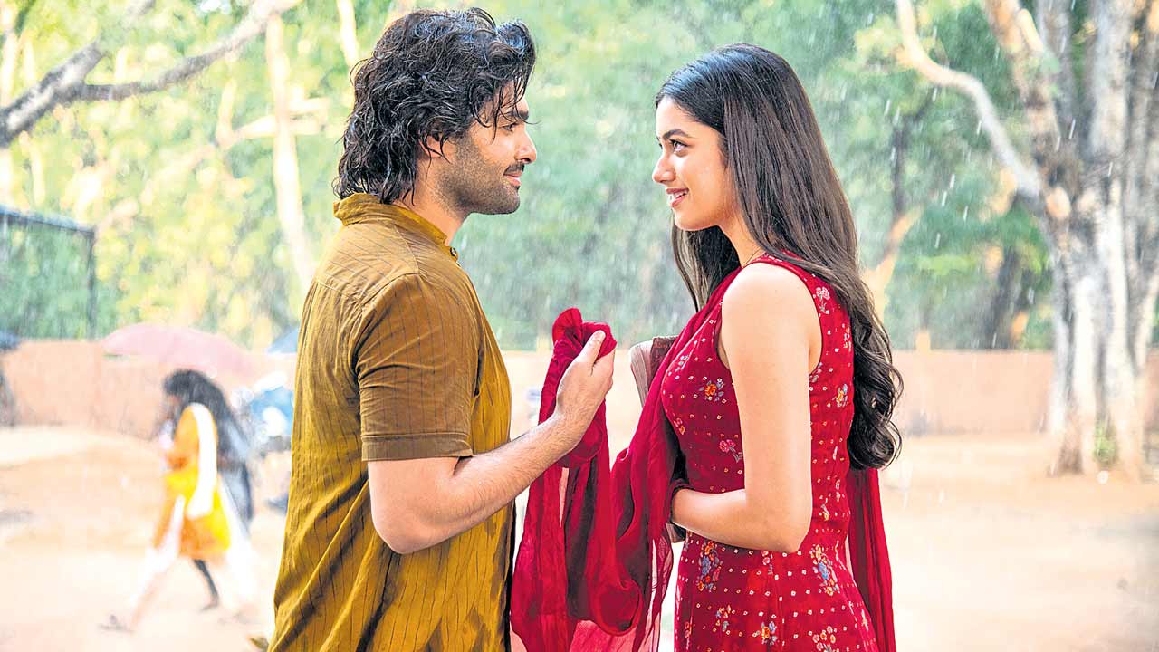 ఏదో వింతలా గుండెలో చేరిందే..