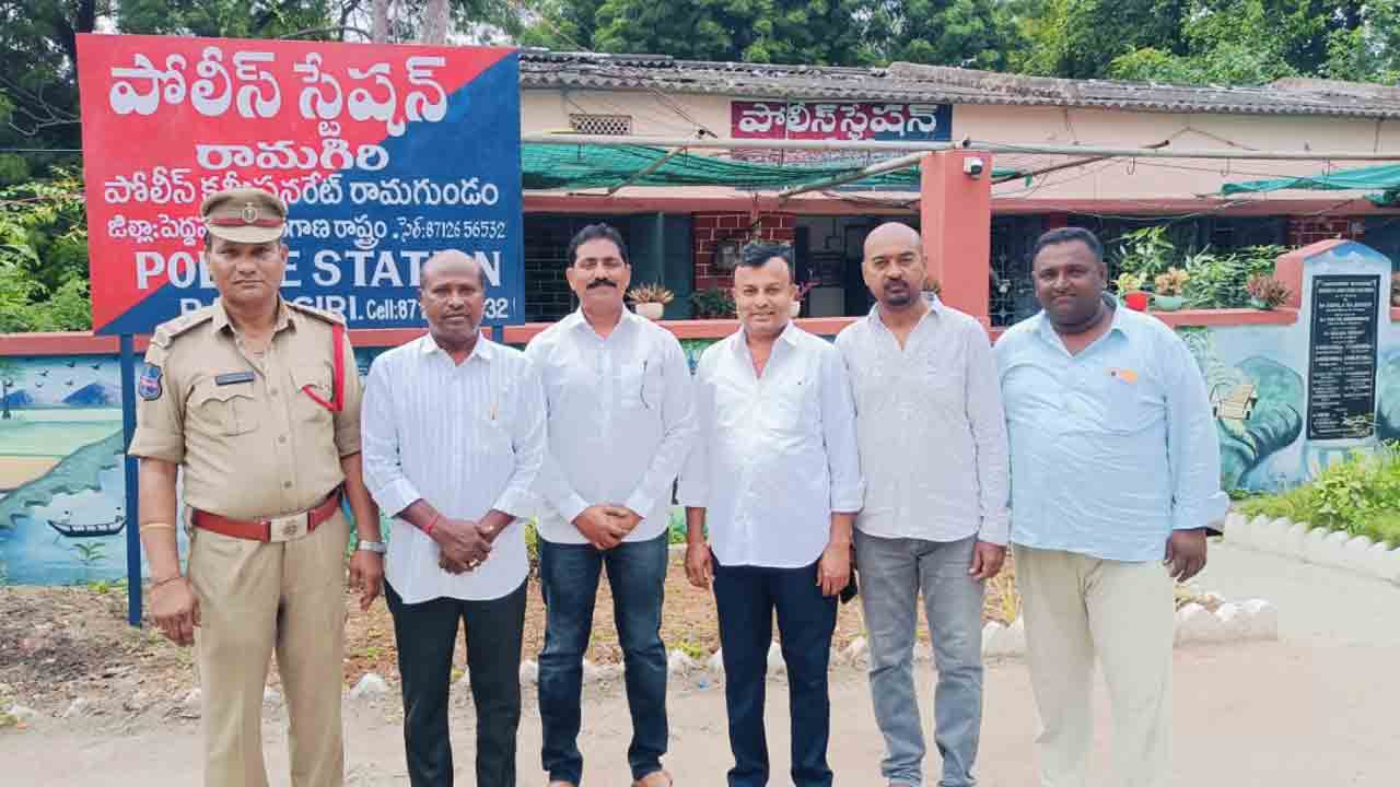 పెండింగ్‌ బిల్లుల కోసం హైదరాబాద్‌లో ధర్నా.. రామగిరిలో మాజీ సర్పంచ్‌ల అరెస్ట్‌