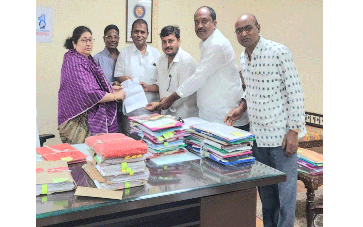 Chandur : శైలజా రామయ్యర్‌కు చేనేత సంఘం నాయ‌కుల వినతి