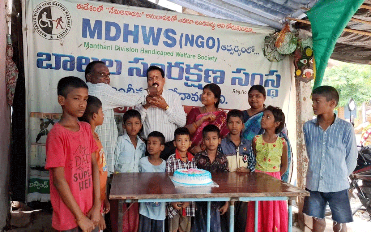 Coal City : ఆశ్రమానికి వచ్చి… అనాథ‌ పిల్లల ఆకలి తీర్చి