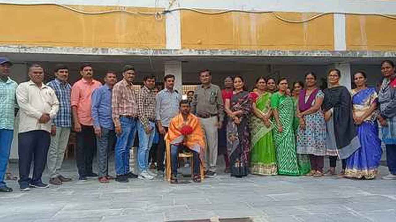 Bhimadevarapalli | రవీందర్ రెడ్డిని సన్మానించిన మోడల్ స్కూల్ ఉపాధ్యాయులు