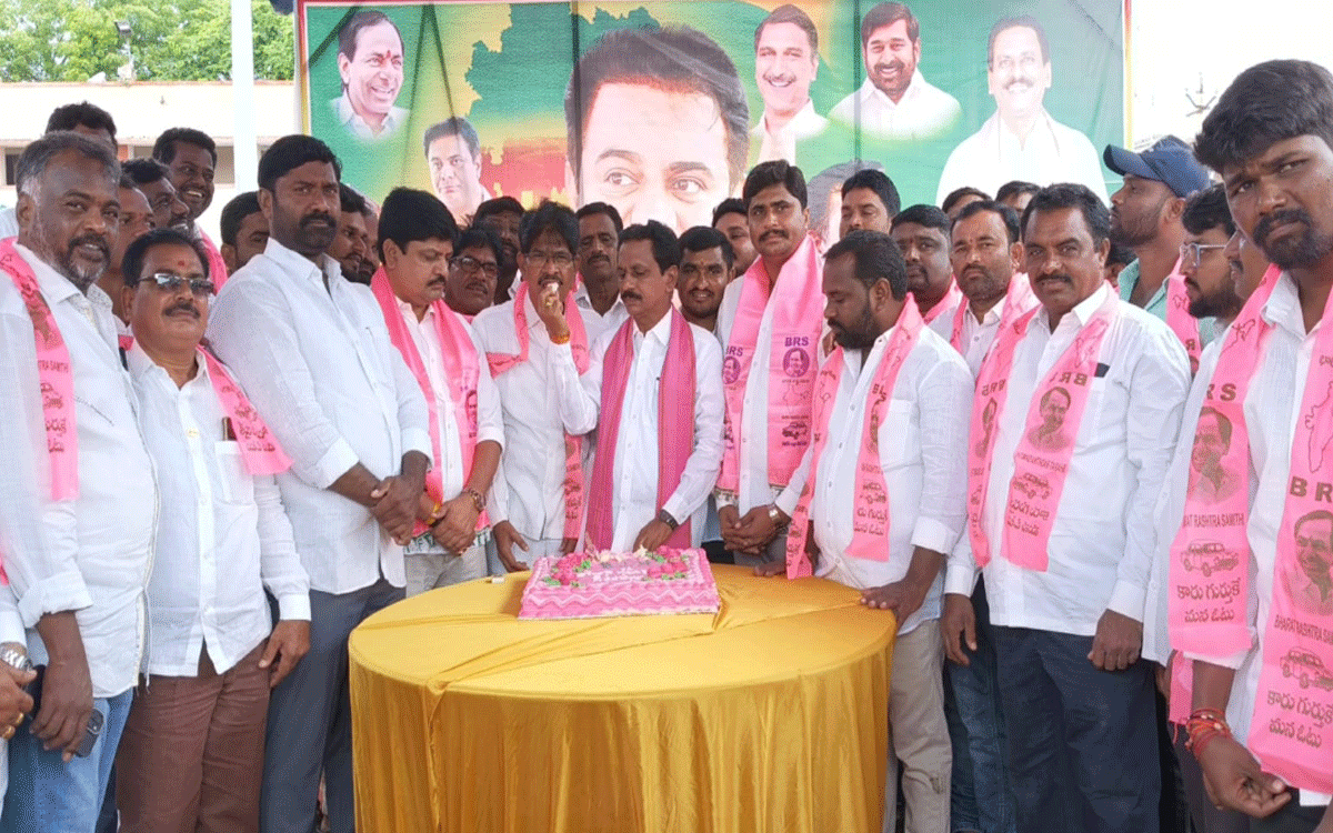 Devarakonda : ఐటీలో రాష్ట్రాన్ని మేటీగా నిలిపిన కేటీఆర్ : మాజీ ఎమ్మెల్యే ర‌మావ‌త్ ర‌వీంద్ర‌కుమార్‌