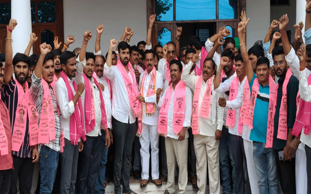 Chandampet : స్థానిక సంస్థల ఎన్నికల్లో కాంగ్రెస్కు బుద్ధి చెప్పాలి : మాజీ ఎమ్మెల్యే రవీంద్రకుమార్