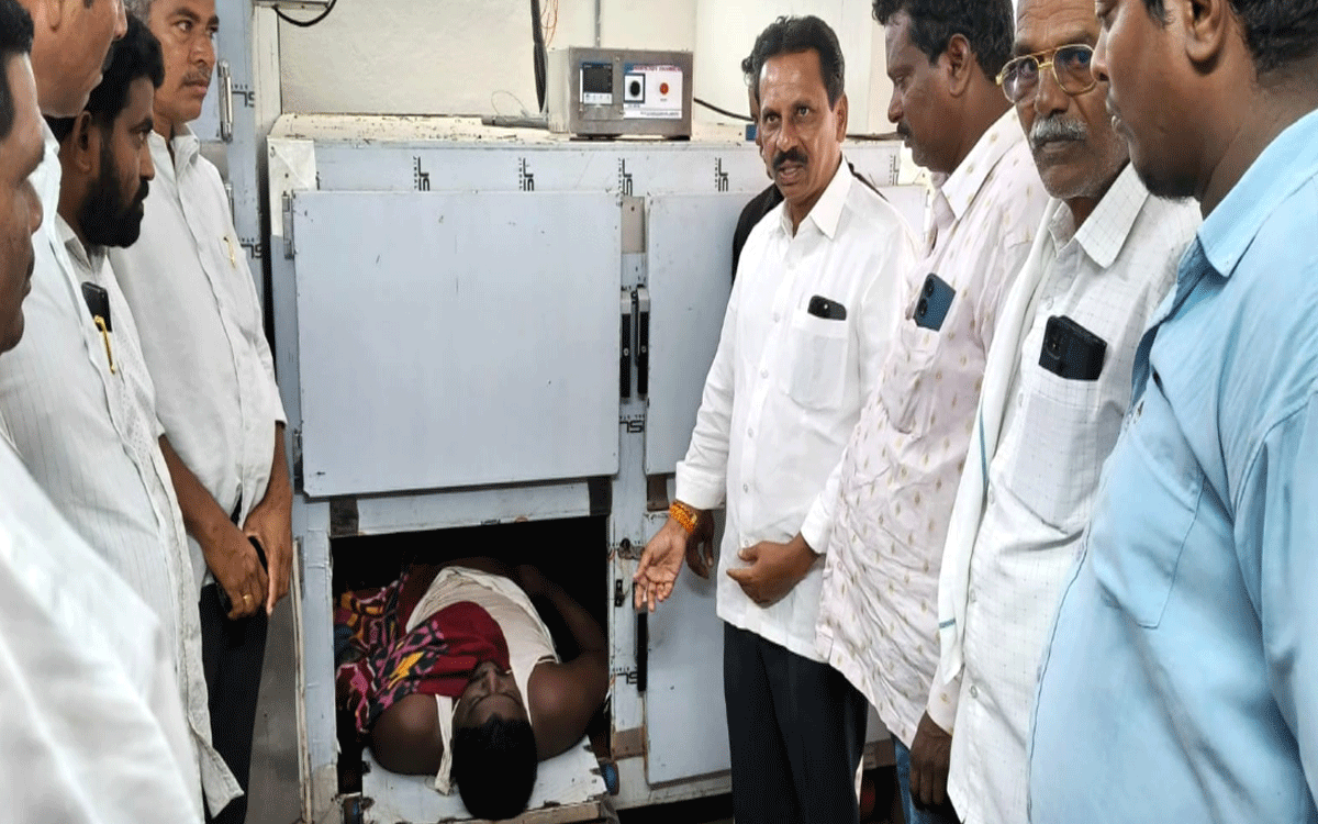 Devarakonda Rural : విక్రమ్ చారి మృతి బాధాకరం : మాజీ ఎమ్మెల్యే రవీంద్ర కుమార్