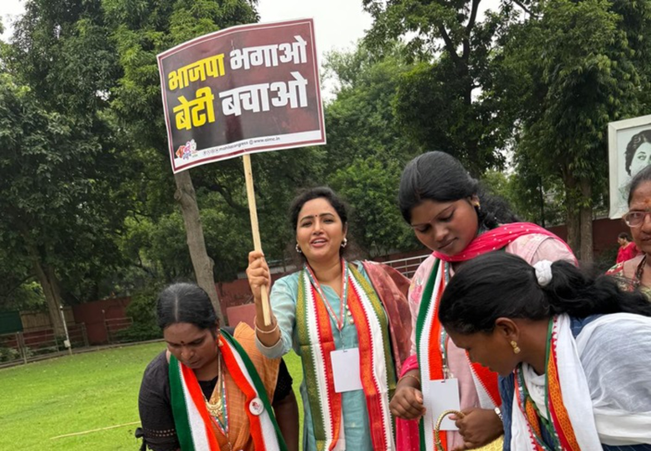 Women Congress Dharna | బీజేపీ విధానాల‌కు వ్య‌తిరేకంగా.. ఢిల్లీలో మ‌హిళా కాంగ్రెస్ నేత‌ల ధ‌ర్నా..!