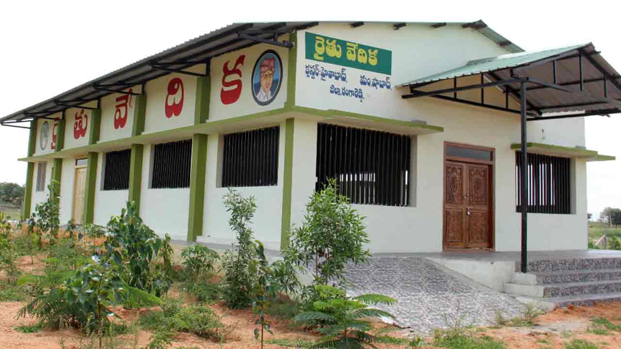 Rythu Vedika | నిర్వహణకు నిధులేవి..? ప్రశ్నార్థకంగా మారిన రైతువేదికల నిర్వహణ..!