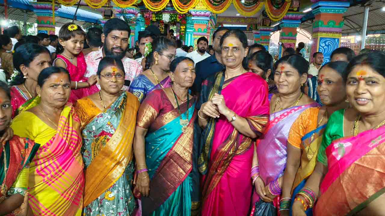 MLA Sabitha | అమ్మవారికి బోనం సమర్పించిన ఎమ్మెల్యే స‌బితా ఇంద్రారెడ్డి