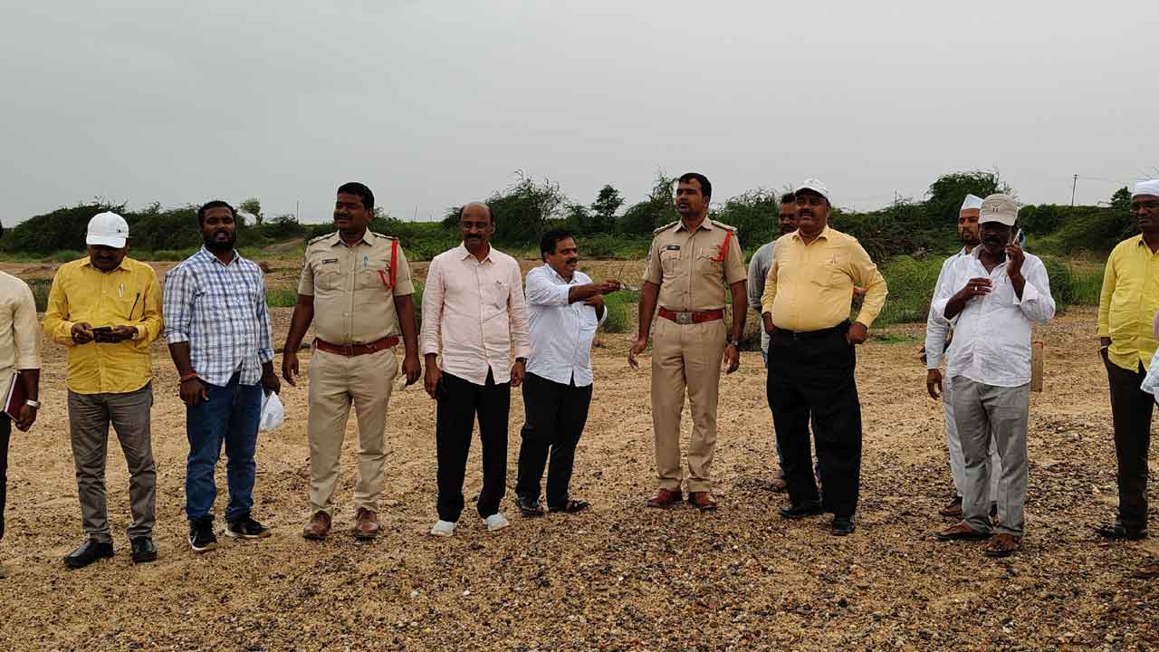 ఇసుక రవాణాను అడ్డుకుంటే చర్యలు