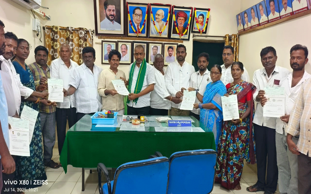 Nidamanoor : సీఎంఆర్‌ఎఫ్‌తో పేదలకు మేలు : వ్య‌వ‌సాయ‌ మార్కెట్‌ చైర్మన్ స‌త్యం