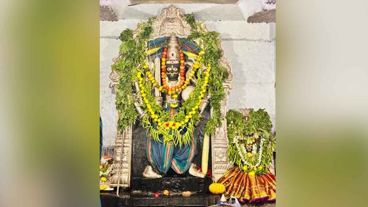 Kuravi | శాకాంబరి అలంకరణలో భద్రకాళీ సమేత వీరభద్రస్వామి